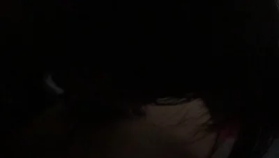 让她学学口
